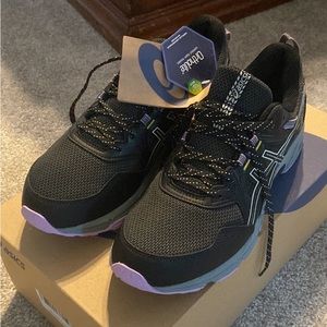 NWT Women’s Size 11 Asics